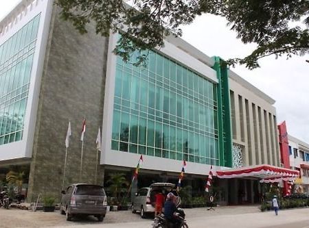 Plaza Inn Kendari Buitenkant foto