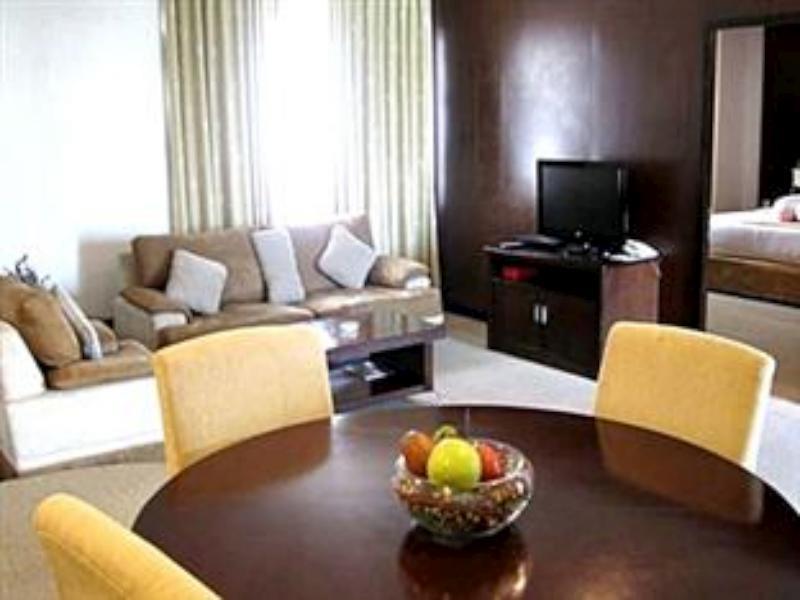Plaza Inn Kendari Buitenkant foto
