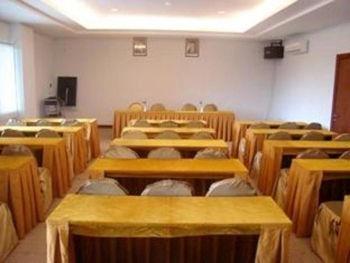 Plaza Inn Kendari Buitenkant foto